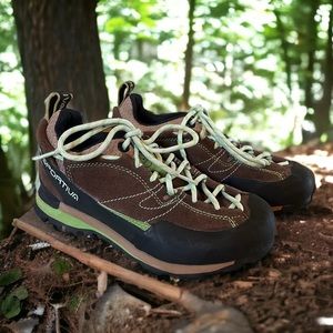 La Sportiva Womens hiking shoes size 5.5